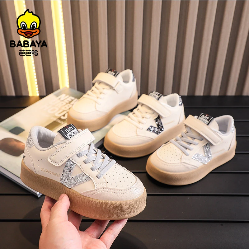 芭芭鸭女童鞋子低帮板鞋儿童德训鞋防滑2025春秋新款男运动休闲鞋