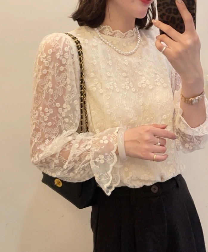 老赵服饰 【红人上新】蕾丝刺绣打底上衣 21AU2849