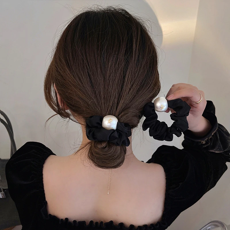 2022新款气质高级感大珍珠黑色大肠发圈扎低马尾发绳女头饰粗头绳
