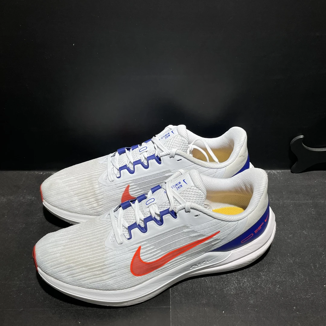 44码280内长｜正品9新 nike zoom winflo 9 白红 跑步鞋