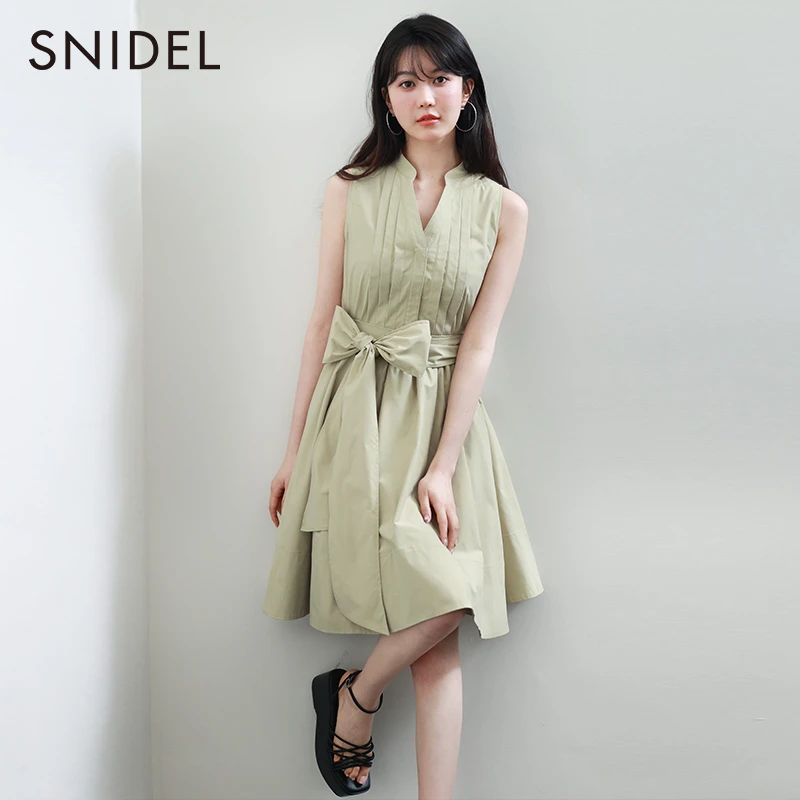 SNIDEL2023春夏新品V领无袖褶皱蝴蝶结系带短款连衣裙SWFO232064