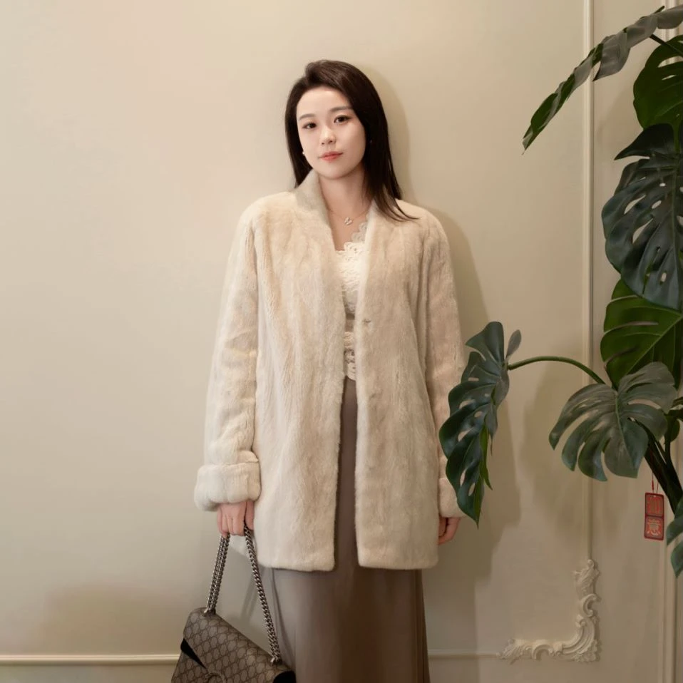 【芭而妮DB2882】芬兰皇冠天鹅绒短二水貂南瓜袖V领高定