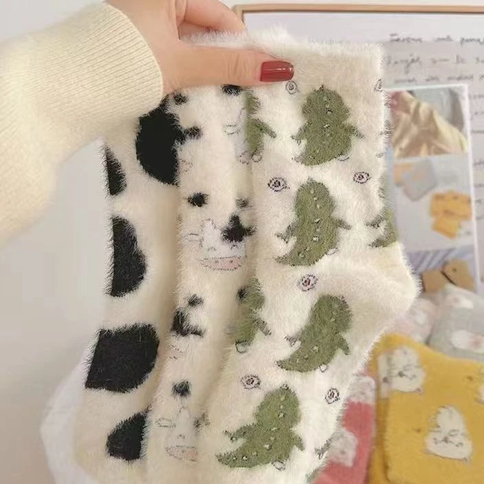 秋冬水貂绒可爱卡通女袜保暖加厚睡眠袜地板袜中筒加绒斑点奶牛袜