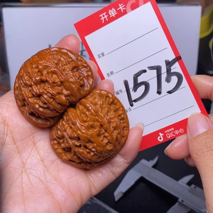 文玩核桃把件人****！1575，46闷白色差