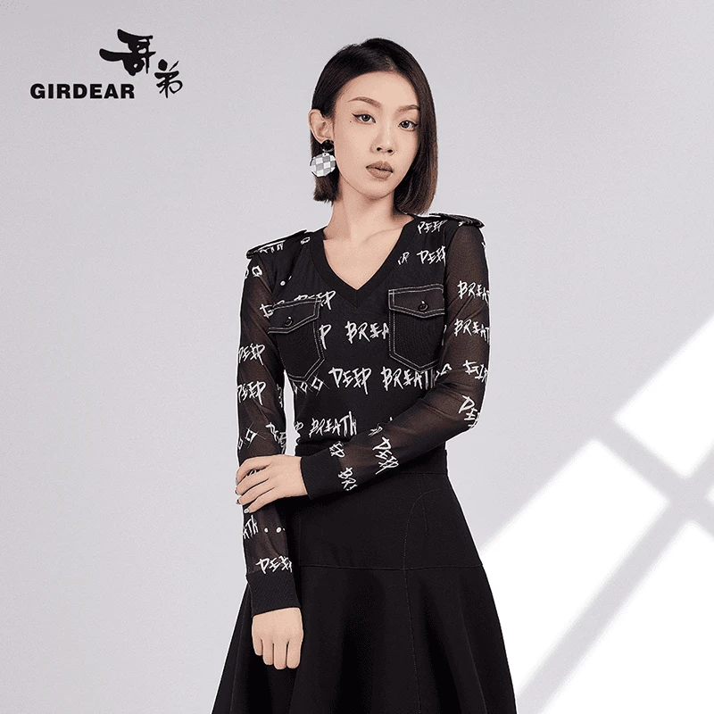 GIRDEAR/哥弟  时尚百搭V领双口袋设计透气纱质衬衫1300793