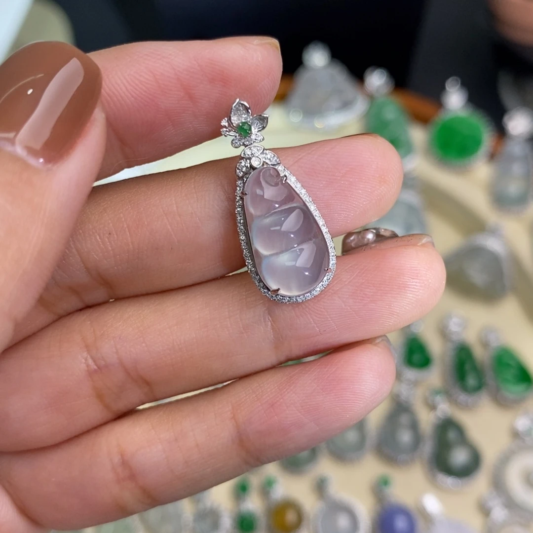 翡翠颈饰18K金镶嵌A货翡翠