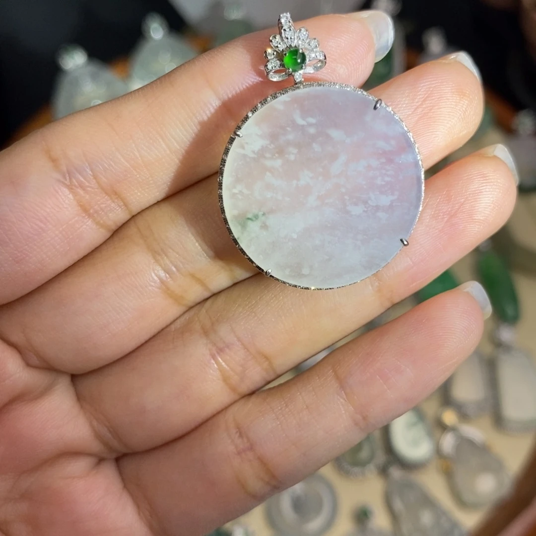 翡翠颈饰18K金镶嵌A货翡翠