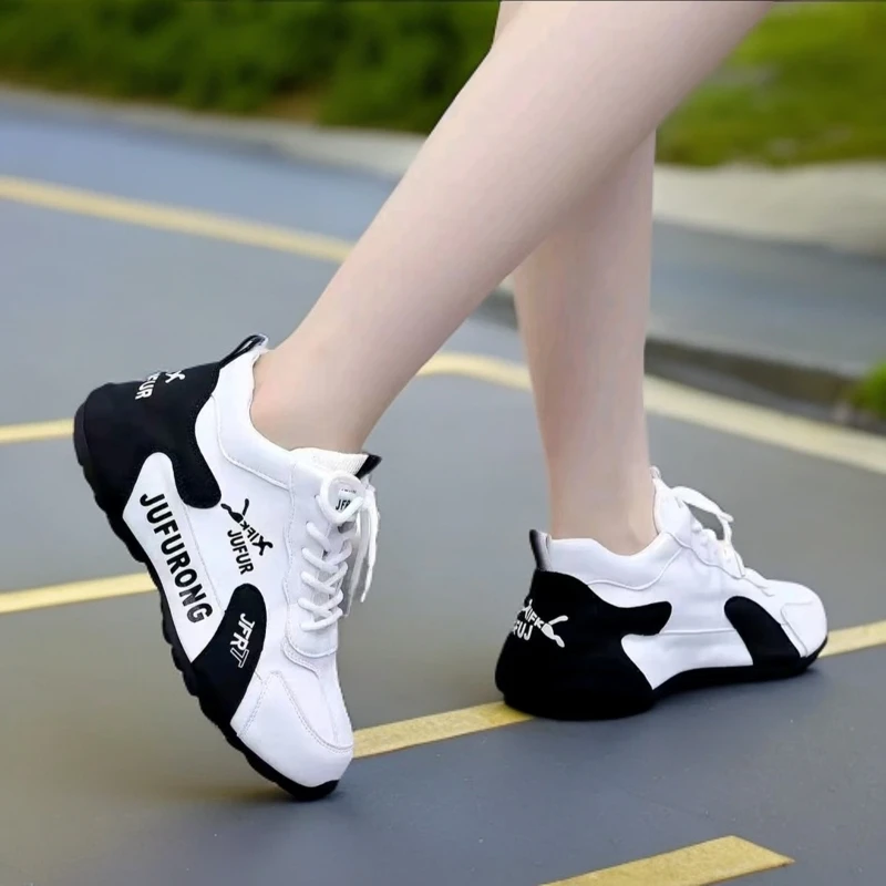 2024皮面新款秋季软底轻便休闲运动鞋防滑耐磨情侣鞋时尚跳舞鞋