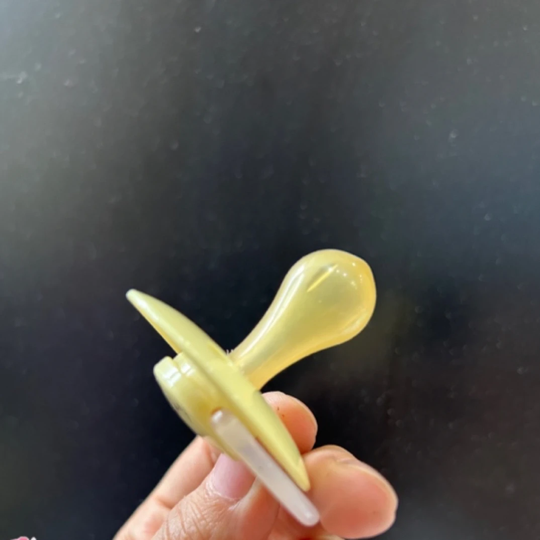 可爱方形便携式透明奶嘴盒装