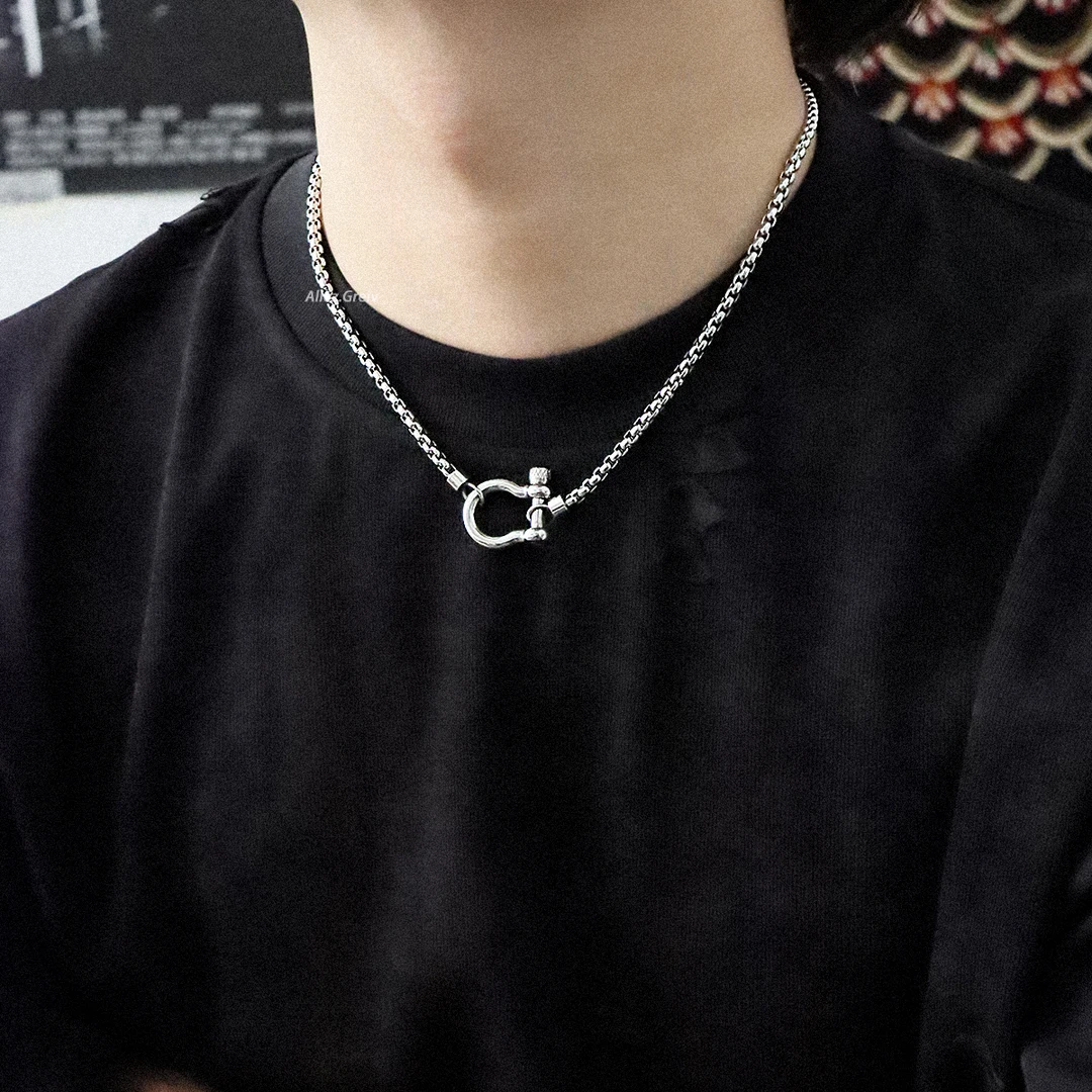 钛钢项链 男女小众欧美高级感银色马蹄扣复古吊坠脖颈链配饰原创