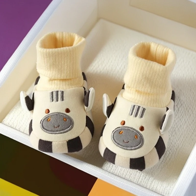 新生儿鞋子软底防滑男女宝宝步前鞋0-1岁初春放掉室内袜套地板鞋