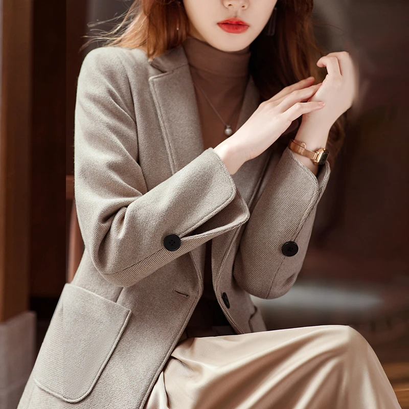 毛呢小西装外套女秋冬季2025新款高级感时尚洋气厚款休闲西服套装