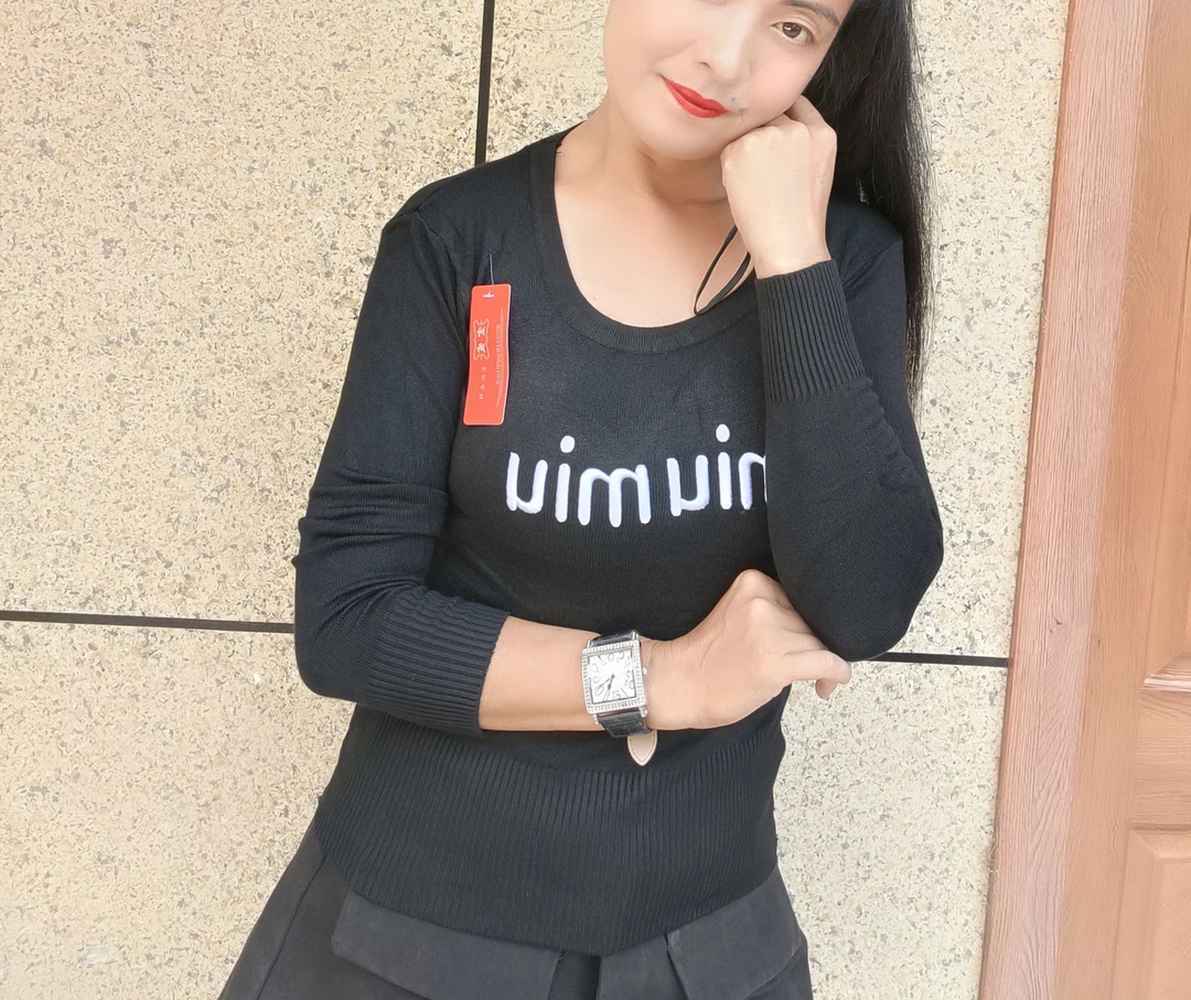 春秋薄线衣，圆领3D字母打底衫，不起球棉毛衣。修身毛衣