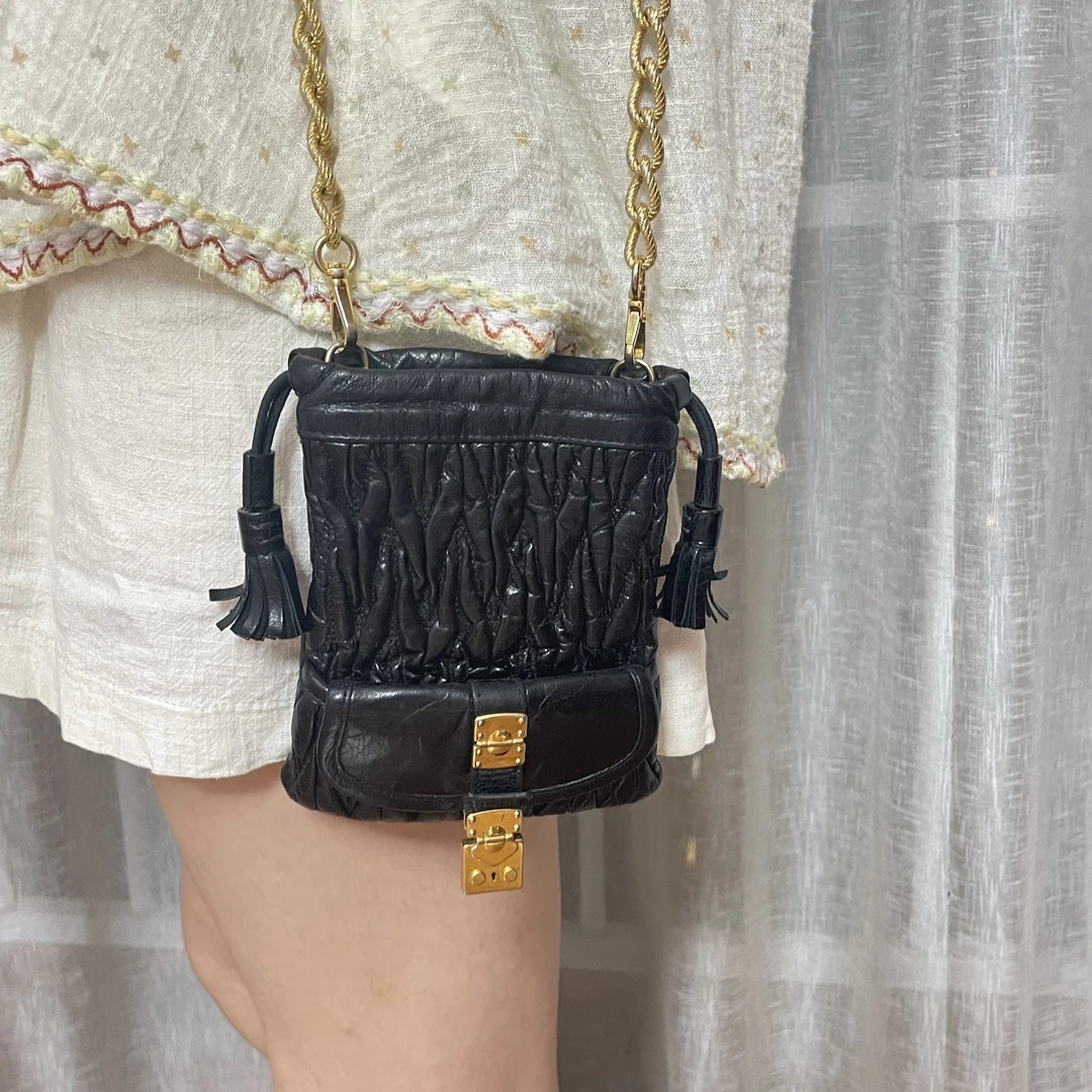 99新 MIU MIU/缪缪 黑金抽绳链条零钱包