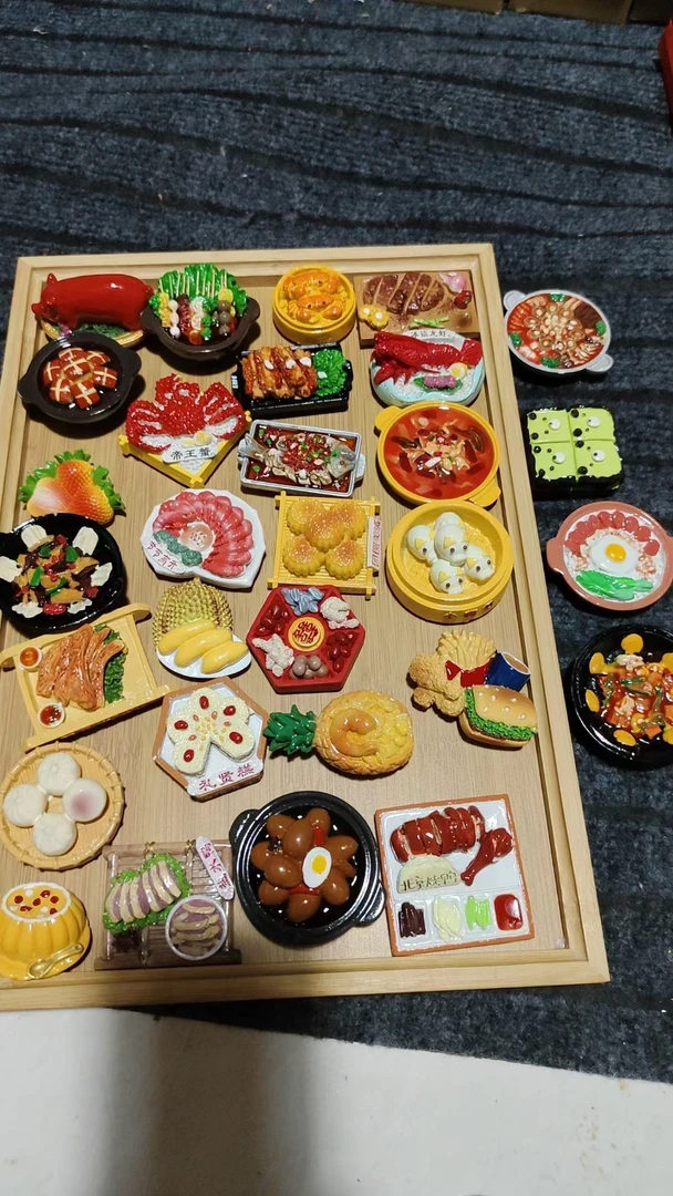 新疆发货，。食玩冰箱贴，卡通冰箱贴组合