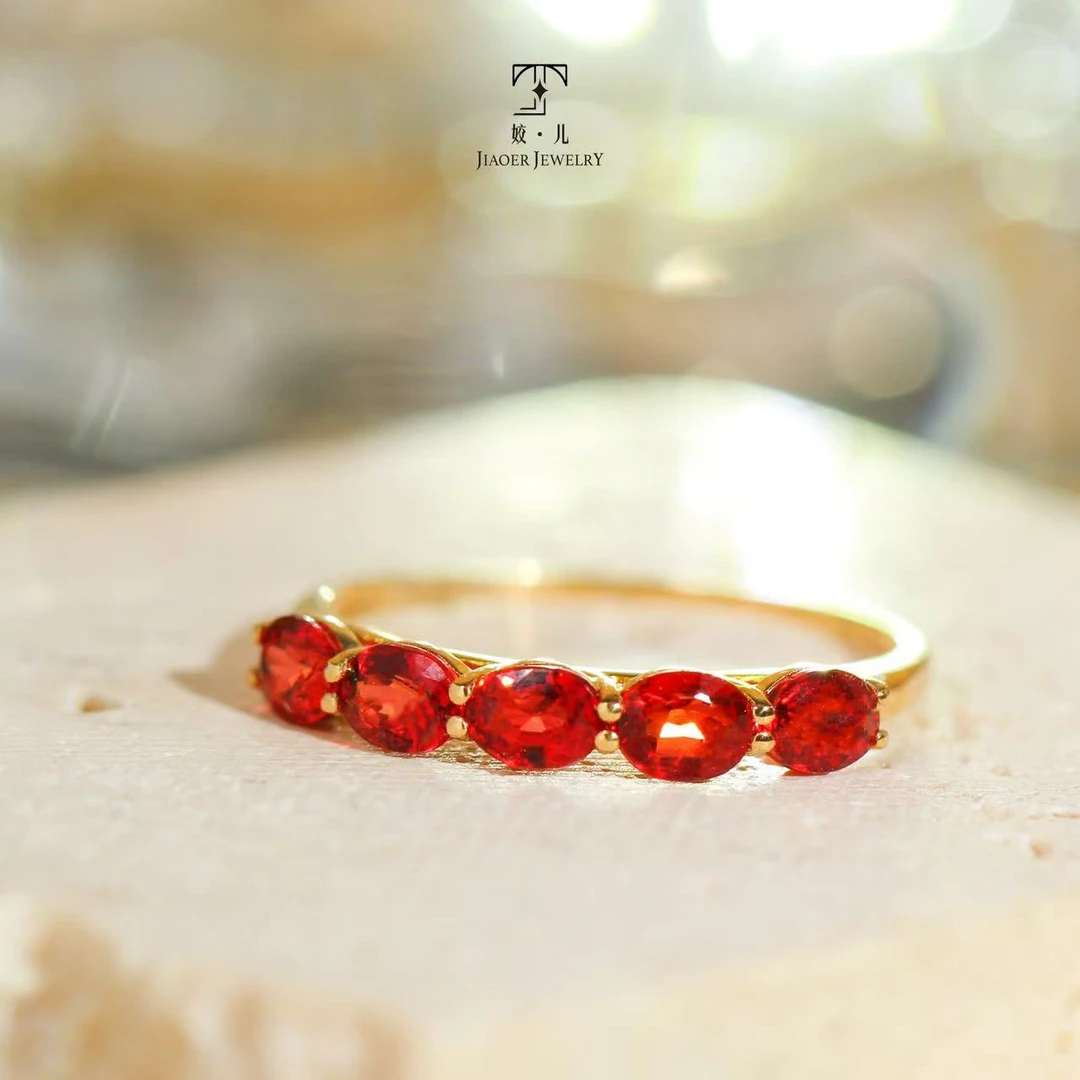 【姣儿珠宝】18K金镶嵌1.0ct红宝石排戒晶体干净简约精致