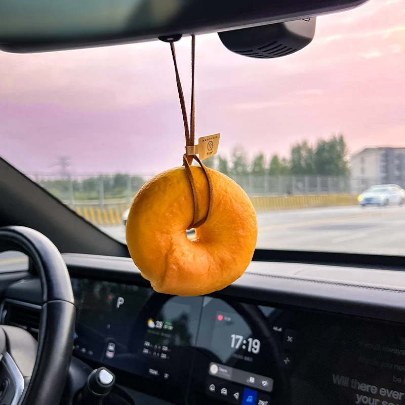 汽车挂件车内饰品车载后视镜装饰面包挂件牛角包贝果钥匙扣挂饰女