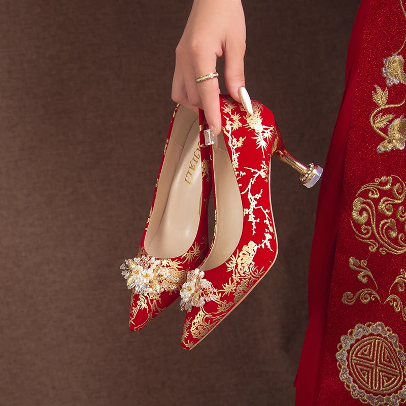 中式婚鞋女鞋秀禾服婚纱两穿新款红色高跟鞋尖头伴娘新娘鞋不累脚