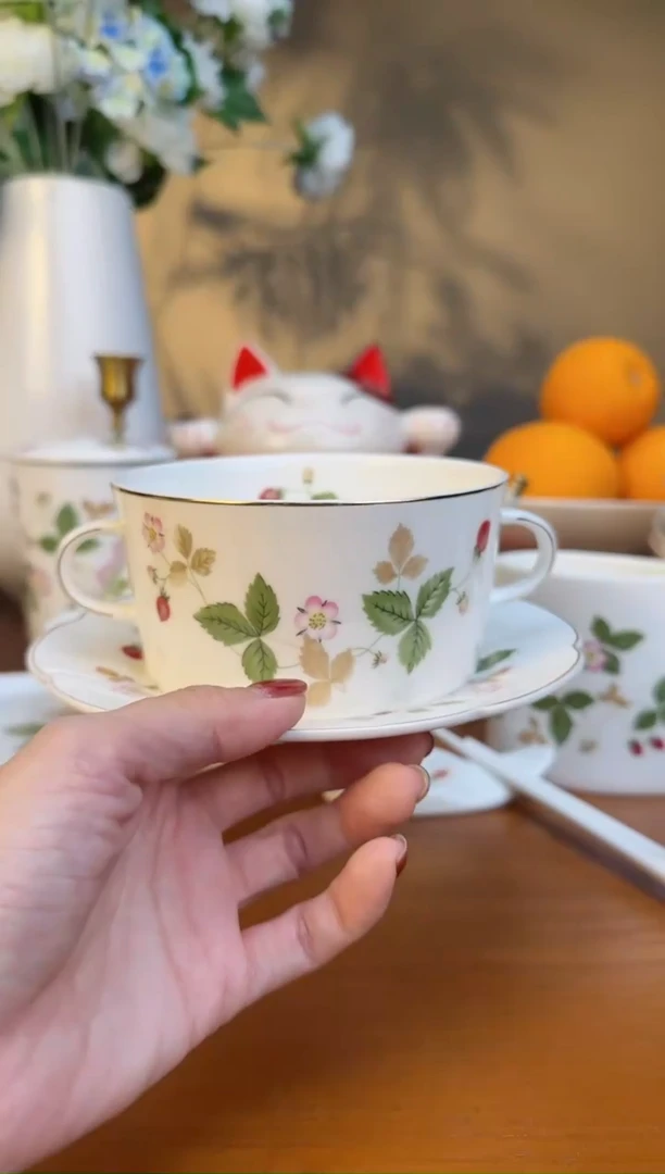 【闪购商品】高骨瓷 草莓双耳碗碟