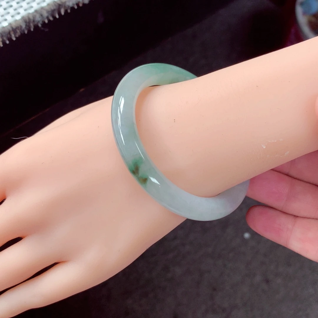 翡翠手镯未镶嵌缅甸