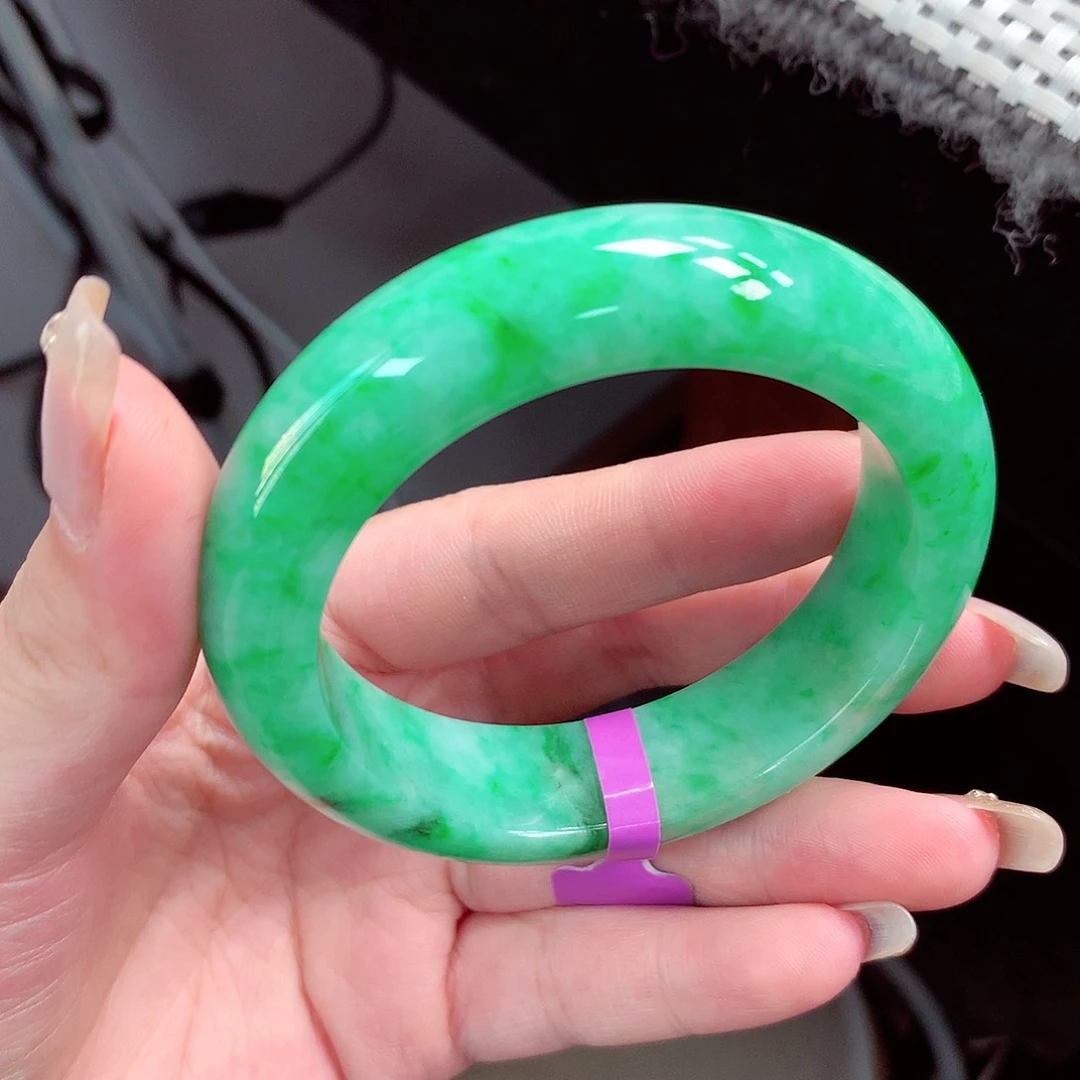 翡翠手镯未镶嵌缅甸