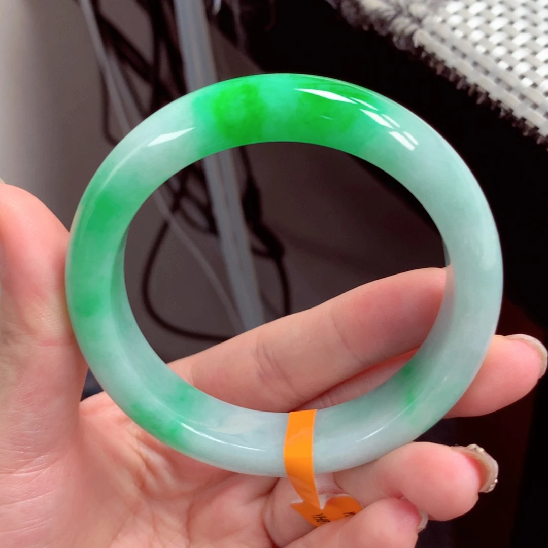 翡翠手镯未镶嵌缅甸