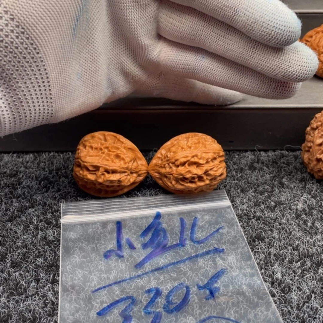 【闪购商品】文玩核桃核雕小**呀