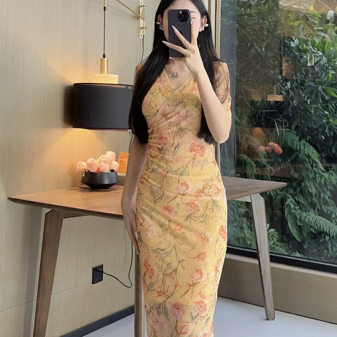 气质女人味V领中袖春花朵朵显瘦修身时尚百搭网纱包身连衣裙长裙