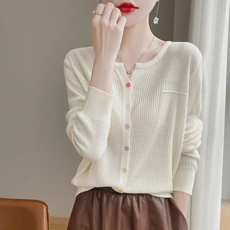 初秋新款彩色扣薄款精纺坑条圆领开衫显瘦长袖针织衫宽松气质减龄