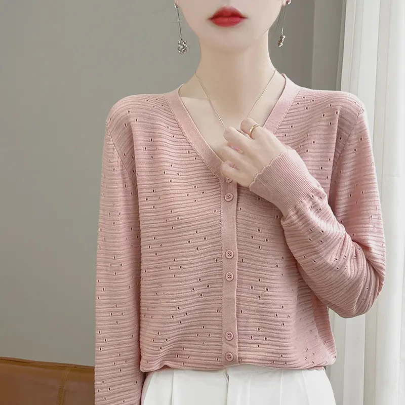 浪漫小心机~早秋新款设计感镂空双扣V领长袖针织衫薄款精纺小开衫