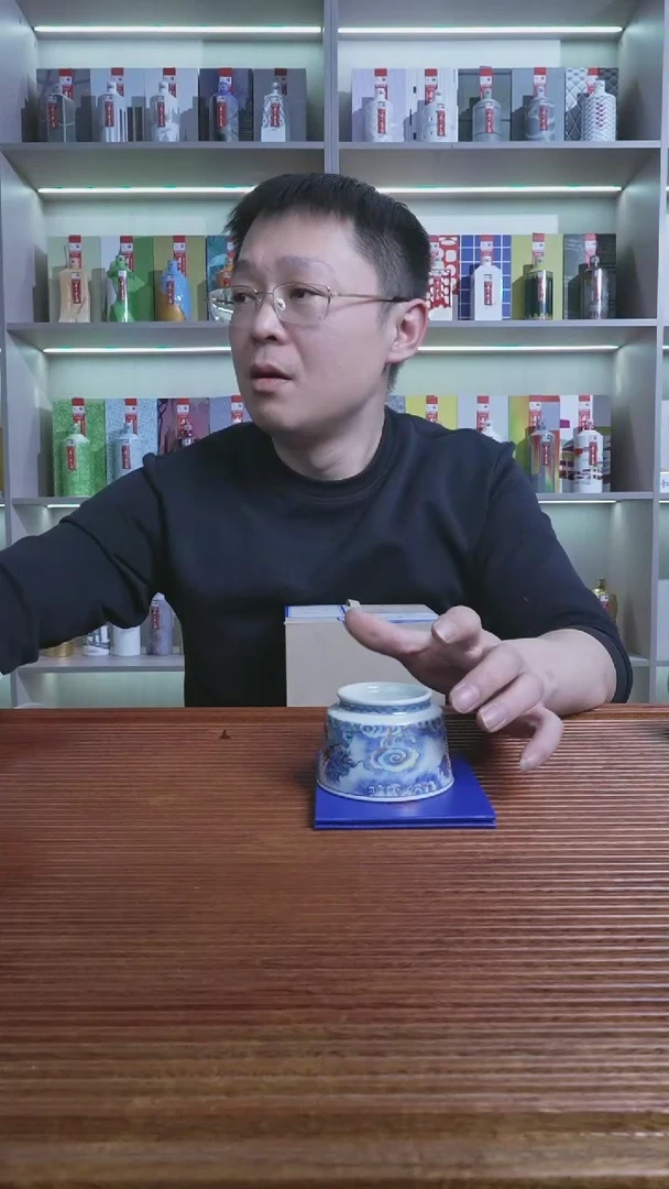【闪购商品】1Z6~~斗彩麒麟压手杯