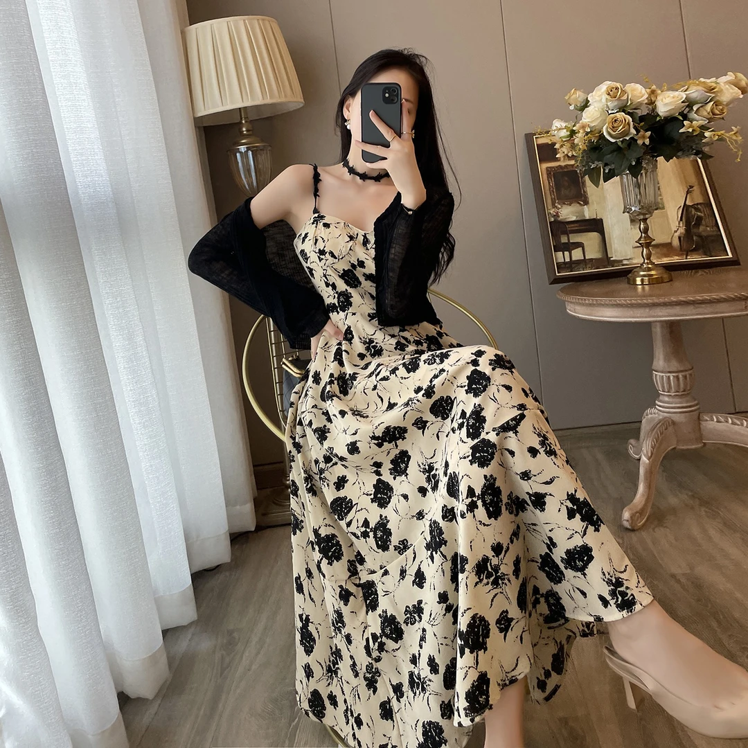 碎花吊带连衣裙女2025春装新款法式复古赫本风高级感气质两件套装