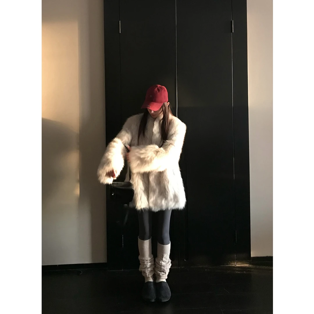 【口碑强推】“神明少女二代”芬兰进口SAGA狐狸毛霜色渐变皮草女