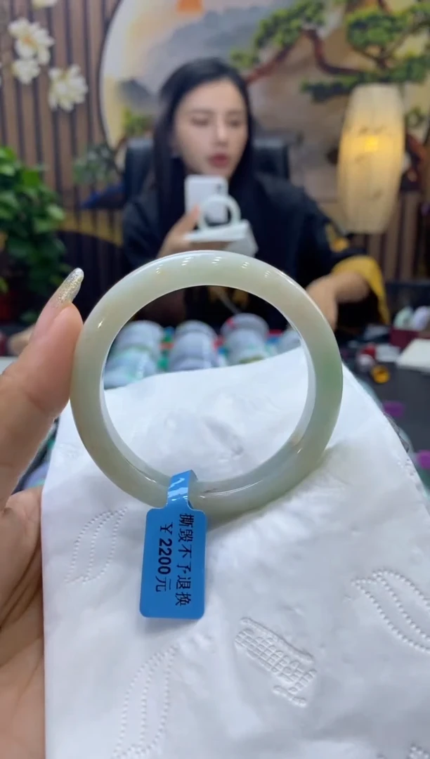 【闪购商品】翡翠手镯未镶嵌多人00008725