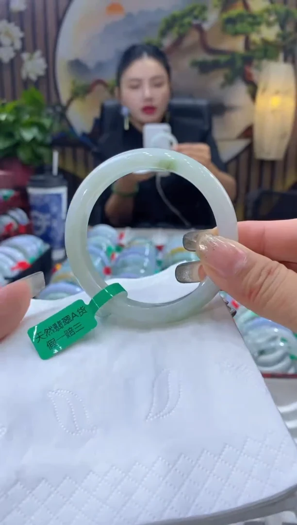 【闪购商品】翡翠手镯未镶嵌多人03893
