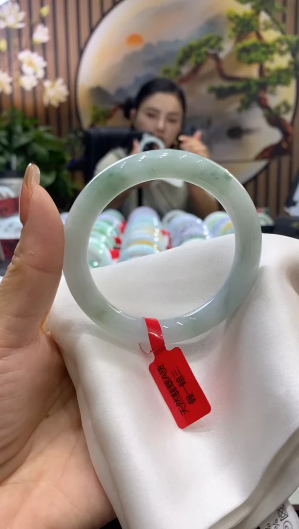 【闪购商品】翡翠手镯未镶嵌多人00004617