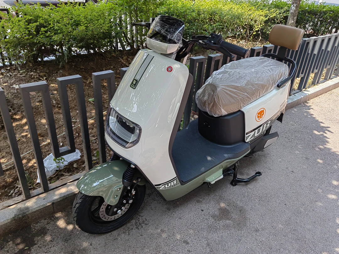 五星钻豹电动车，72V20A特价，续航80公里左右