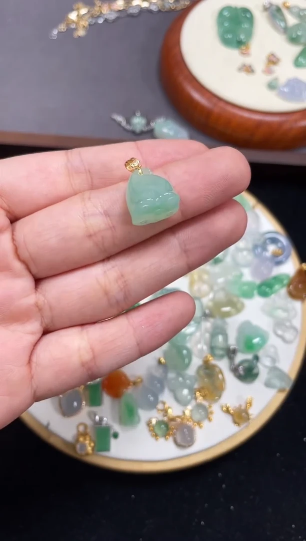 【闪购商品】翡翠吊坠(不含链)18K金镶嵌一个     P491