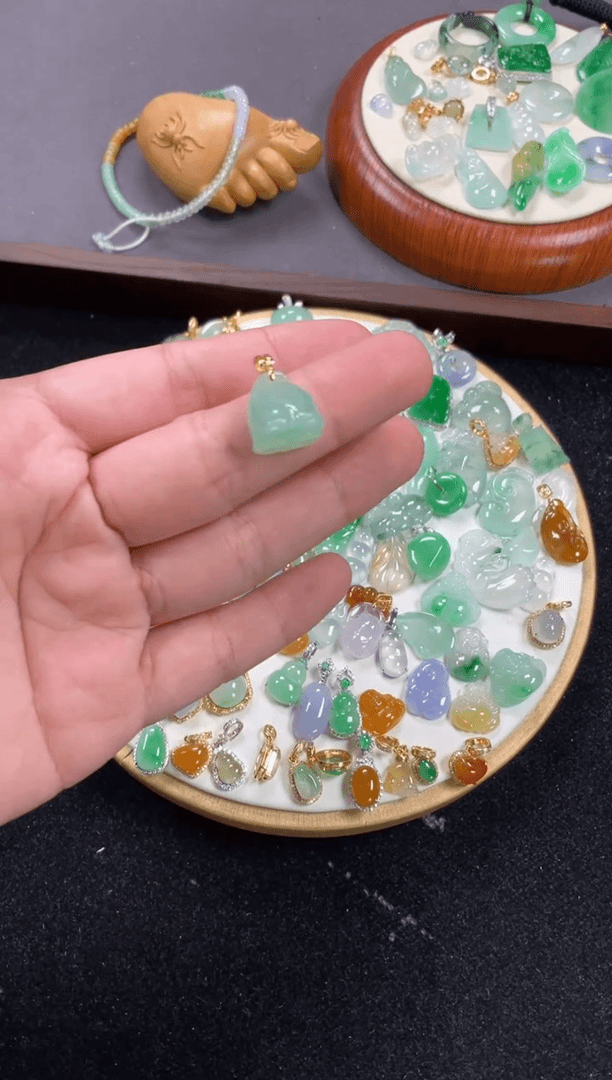 【闪购商品】翡翠吊坠(不含链)18K金镶嵌一个     P293