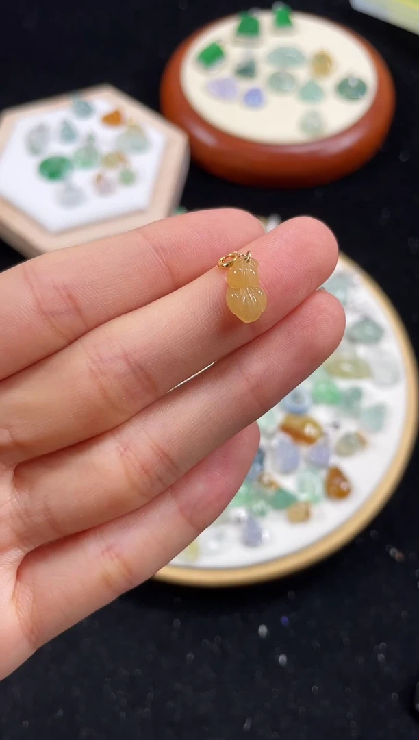 【闪购商品】翡翠吊坠(不含链)18K金镶嵌一个 JK698