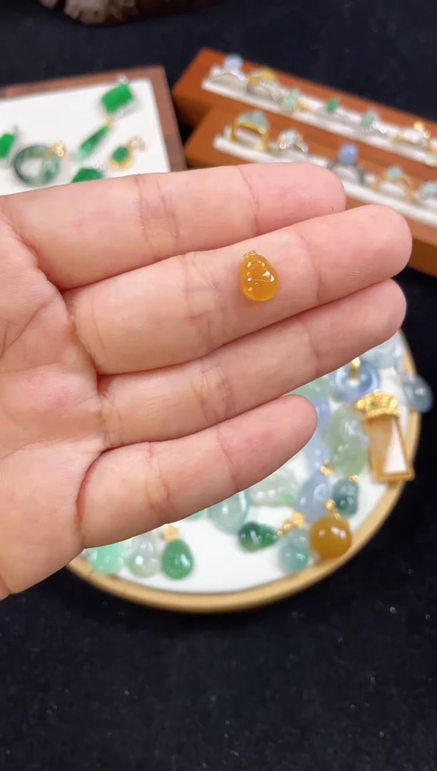 【闪购商品】翡翠吊坠(不含链)18K金镶嵌一个    P528