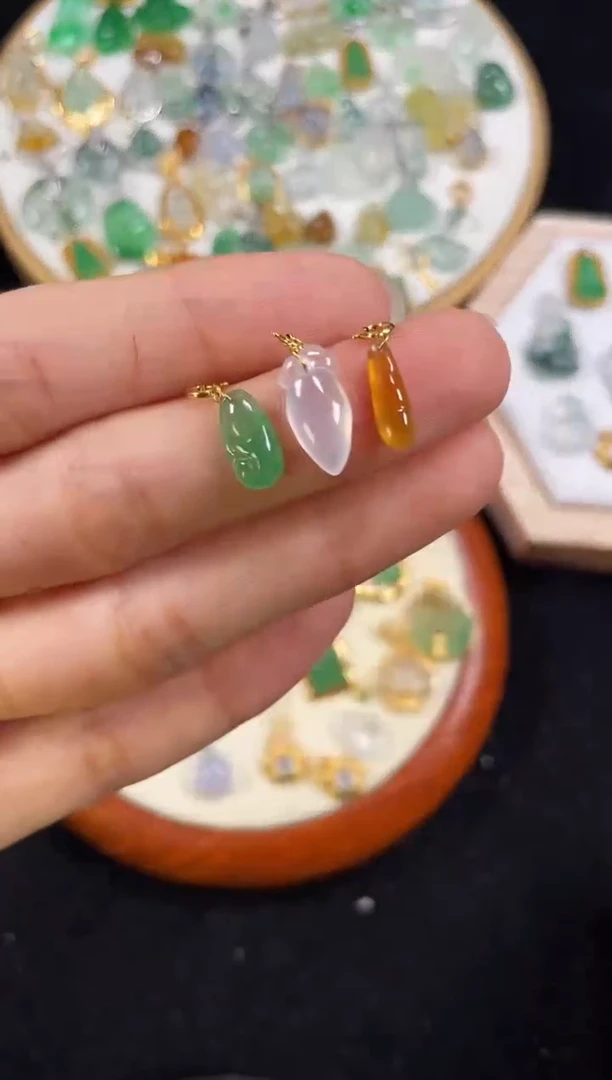 【闪购商品】翡翠吊坠(不含链)18K金镶嵌3个 JK423