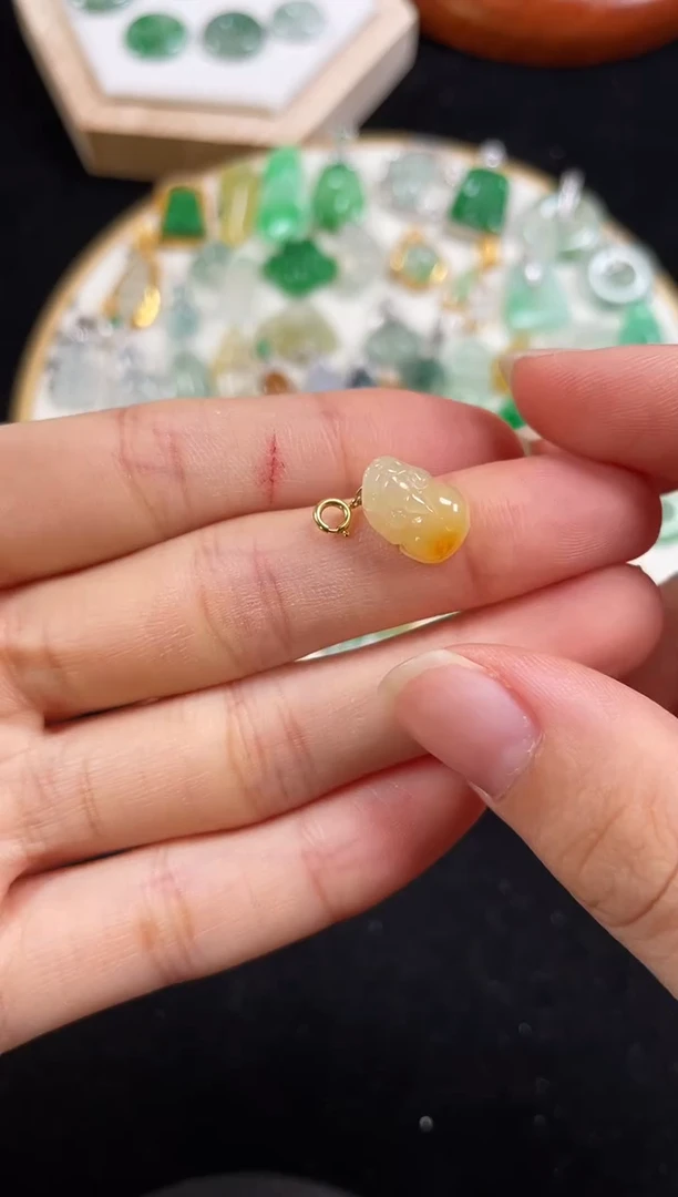 【闪购商品】翡翠吊坠(不含链)未镶嵌一个  JK688