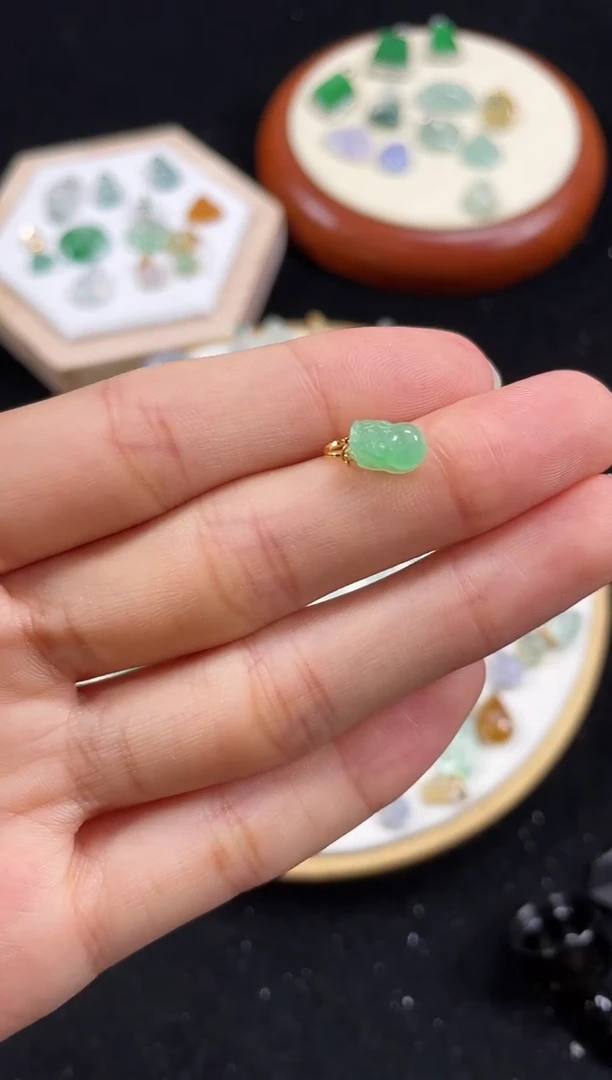 【闪购商品】翡翠吊坠(不含链)18K金镶嵌一个  JK525