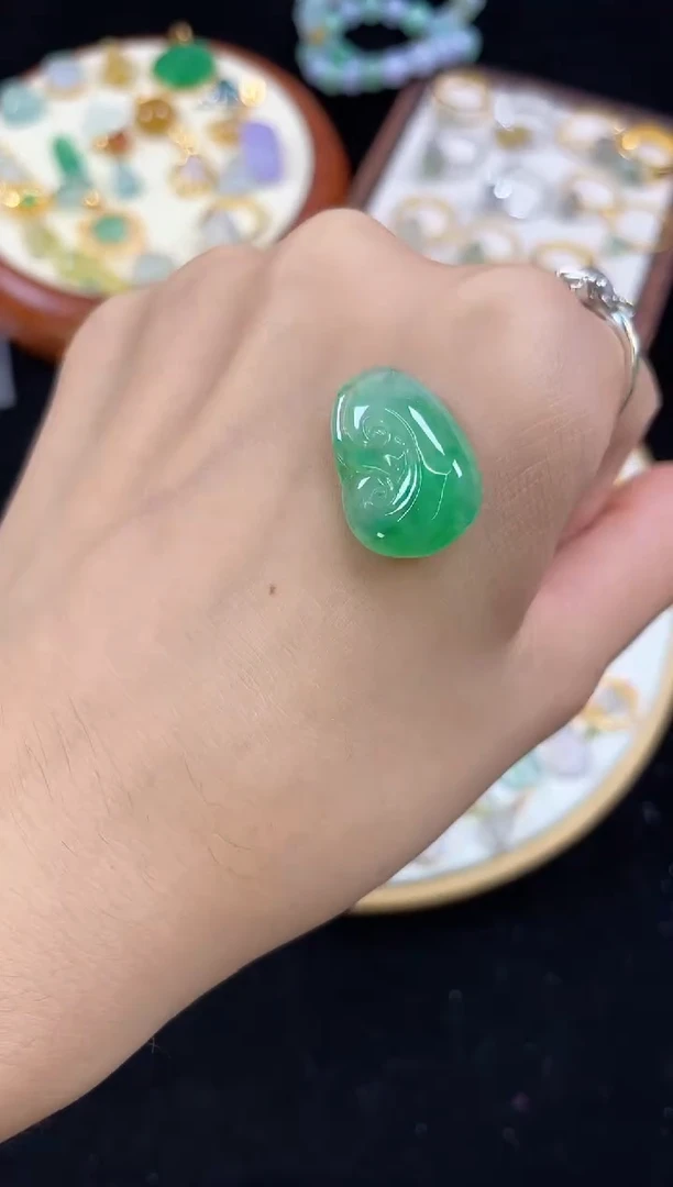 【闪购商品】翡翠吊坠(不含链)未镶嵌一个 JK341