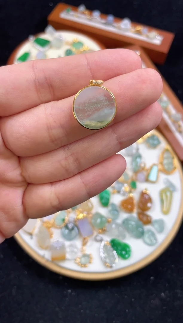 【闪购商品】翡翠吊坠(不含链)18K金镶嵌一个   352