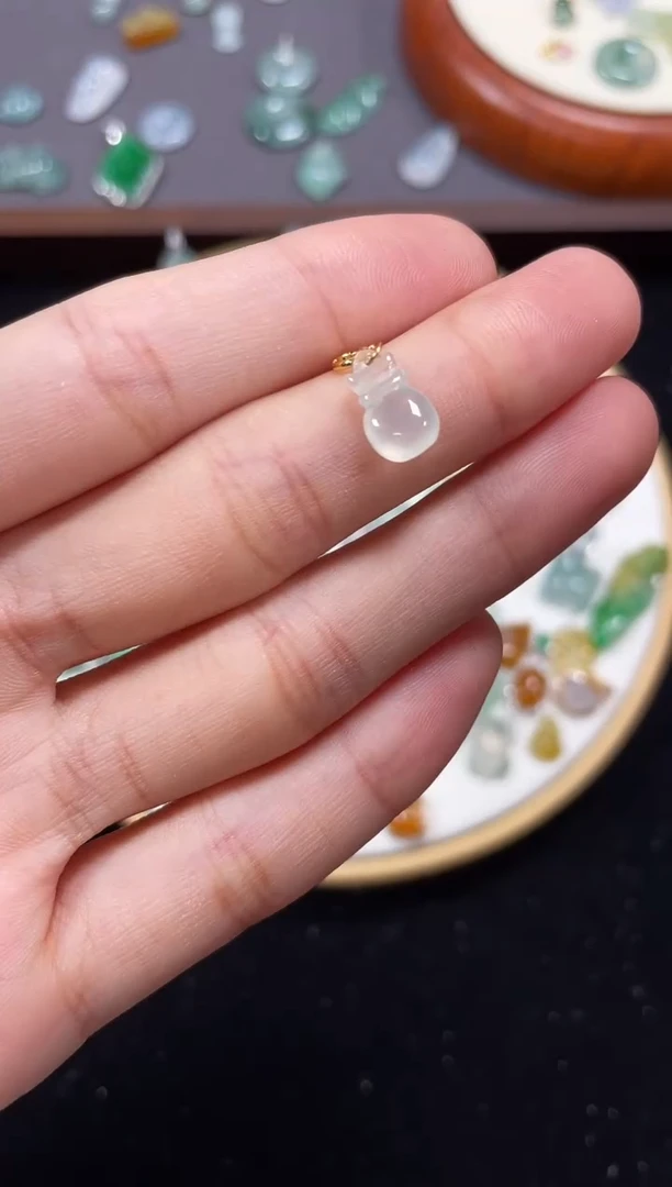 【闪购商品】翡翠吊坠(不含链)18K金镶嵌一个 JK637