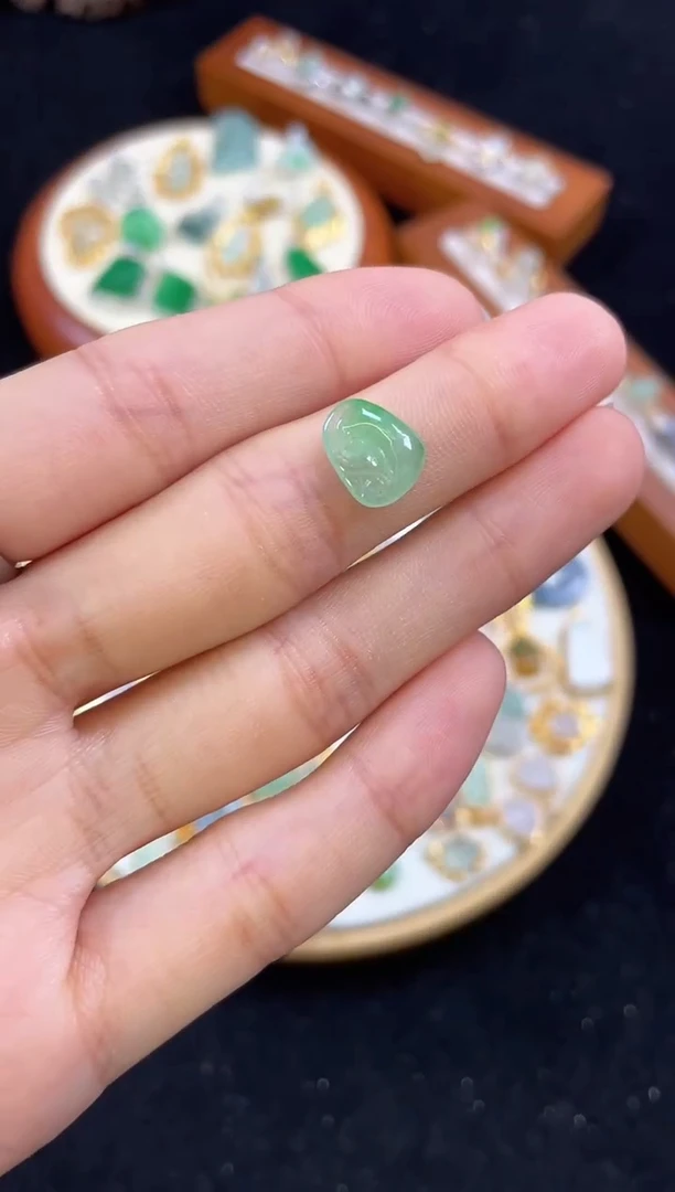 【闪购商品】翡翠吊坠(不含链)18K金镶嵌一个 JK601