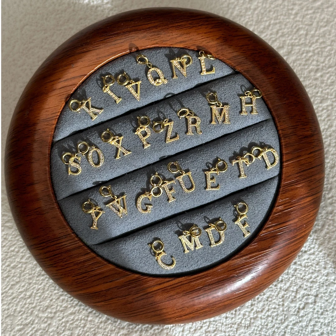 纯18K金带钻字母小滴溜AU750字母万能扣小挂件