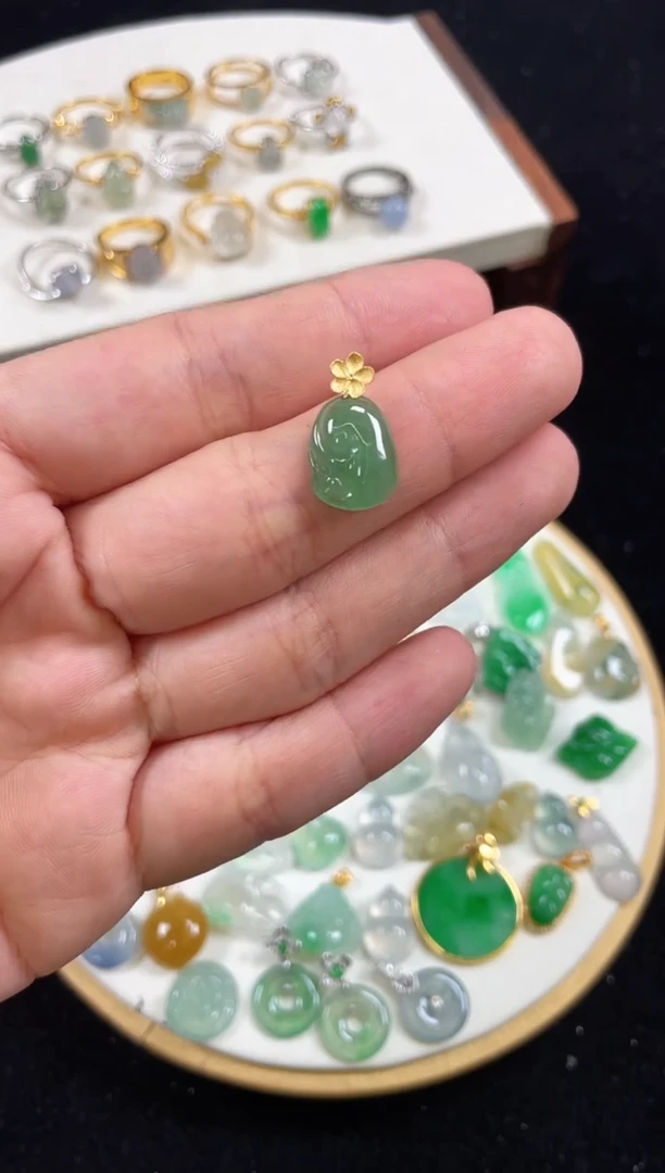 【闪购商品】翡翠吊坠(不含链)18K金镶嵌一个     P356